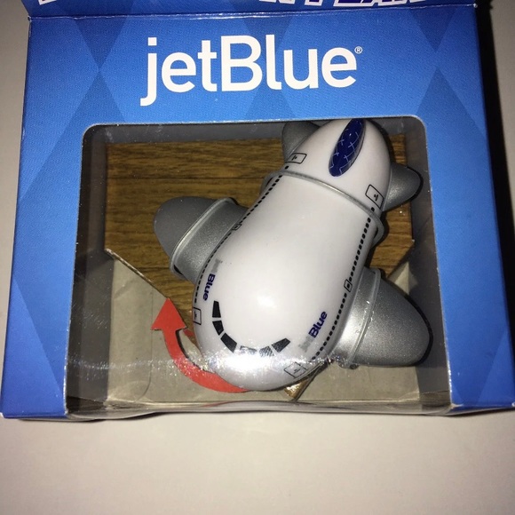 JetBlue Magic Fun Plane Moving Toy Daron Airplane Kids Gift Collect Vacation - Picture 4 of 7